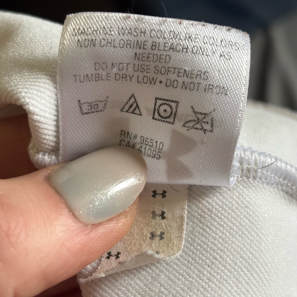 Under Armour White Performance Top - Picture 7 of 7